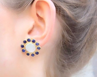 Blue Sapphire Stud Pendientes, Plata esterlina, postes de perlas, Pendientes azules, Pendientes de piedra de nacimiento de septiembre, Espárragos de piedras preciosas, postes de racimo, relleno de oro
