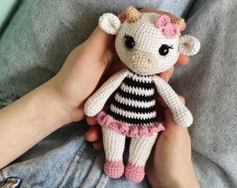 Animaux au crochet / Modèles au crochet / Modèle vache au crochet / Hochet pour bébé / Cadeau fait main / Peluche vache / Animaux amigurumi / Jouets DIY