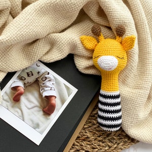 Baby rattle Giraffe CROCHET PATTERN / Baby toys 6 months / Amigurumi baby pattern / Newborn gift / Montessori baby / DIY / Unique baby gift