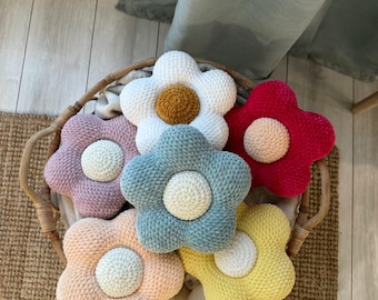 Crochet flower pattern: amigurumi plush toy DIY