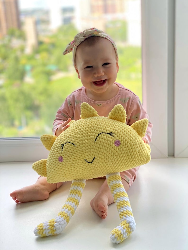 Crochet pattern Sun Pillow (PDF pattern). Beginner-Friendly Amigurumi Cushion. Crochet decorative plush pillow. Handmade nursery decorations