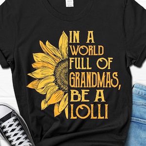 In a World Full of Grandmas be a Lolli Shirt, Lolli Gift, Gifts for Lolli, Lolli Mother’s Day Gift, New Grandma Sunflower Tee