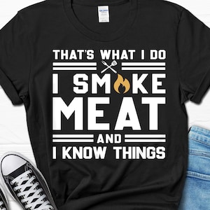 That’s What I Do I Smoke Meat and I Know Things Shirt, Funny BBQ Men’s T-shirt, Grill Master Gift Tee for Him, Grilling Father’s Day Gift