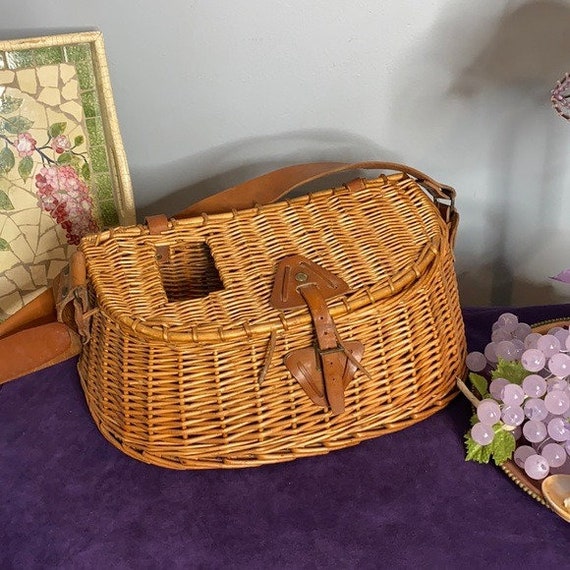 Vintage White River Wicker Creel Fly Fishing Basket With Leather Strap VTG  Fisherman Supplies Trout Fishing Creel Baskets -  Canada