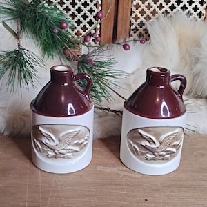 Vintage Ahornsirup Becher - Mini Braun Steinzeug Krüge - Bundesadler Mini Steinkrüge (2) Kleines Souvenir Made in Vermont