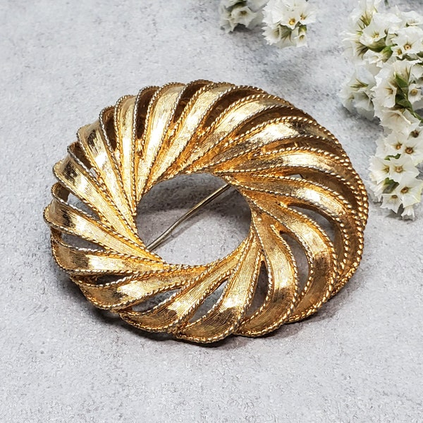 Vintage Round Napier brooch Gold round pin, Round swirl brooch 1980s