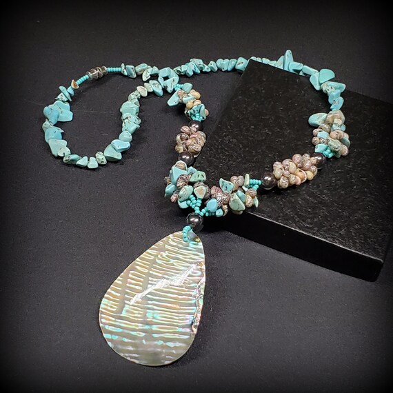 Vintage natural shell MOP and turquoise necklace … - image 1