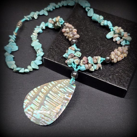 Vintage natural shell MOP and turquoise necklace … - image 2