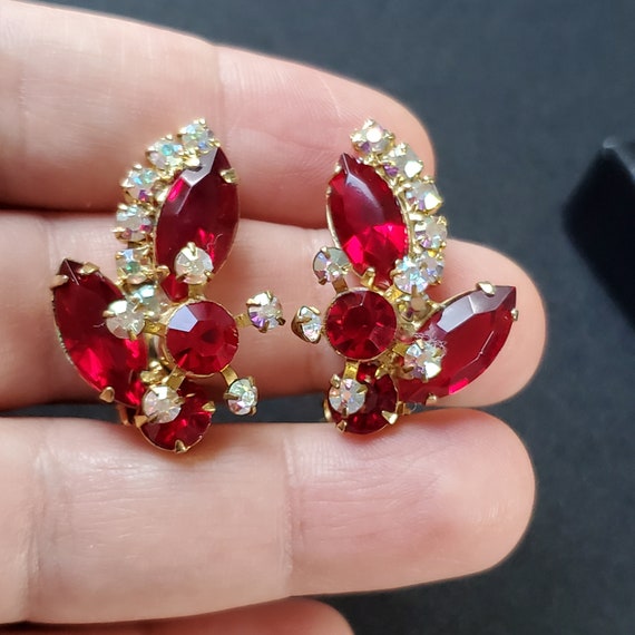 Vintage red rhinestone clip on earrings, gold ton… - image 1