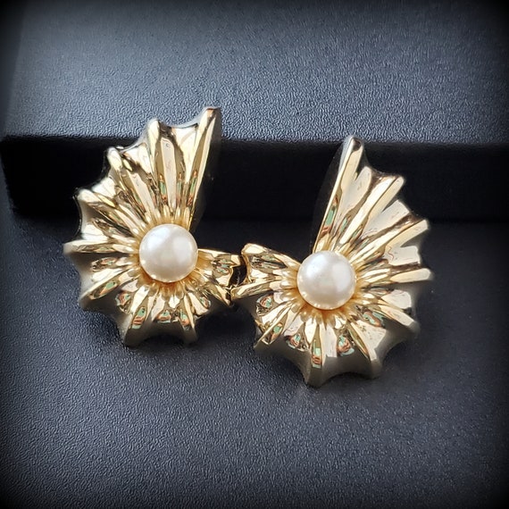 Vintage Extra large white pearl clip on earrings,… - image 7