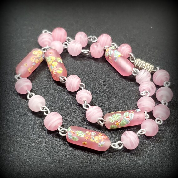 Vintage  bubblegum pink beaded necklace, pink lam… - image 9