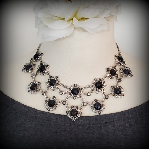 Vintage Liz Claiborne black bib necklace, black g… - image 9