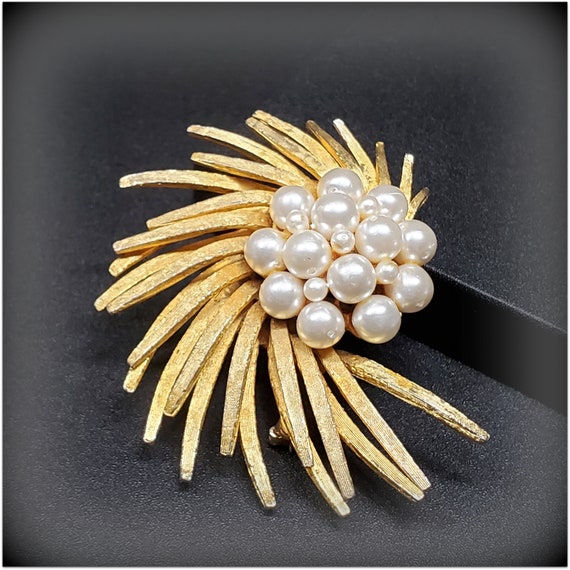 Vintage BSK big bold brooch, avant garde pearl br… - image 3