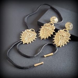 Vintage huge clip on earrings, Extra large clip on earrings and bolo necklace sert, avant garde earrings, gold tone Parl Lane earrings 1980s