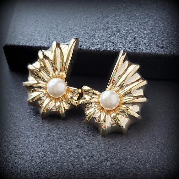 Vintage Extra large white pearl clip on earrings,… - image 4
