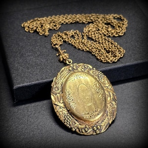 Vintage gold locket necklace, Dark academia locket necklace, gold tone photo locket