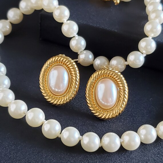 Vintage Sarah Coventry oval pearl clip on earring… - image 6
