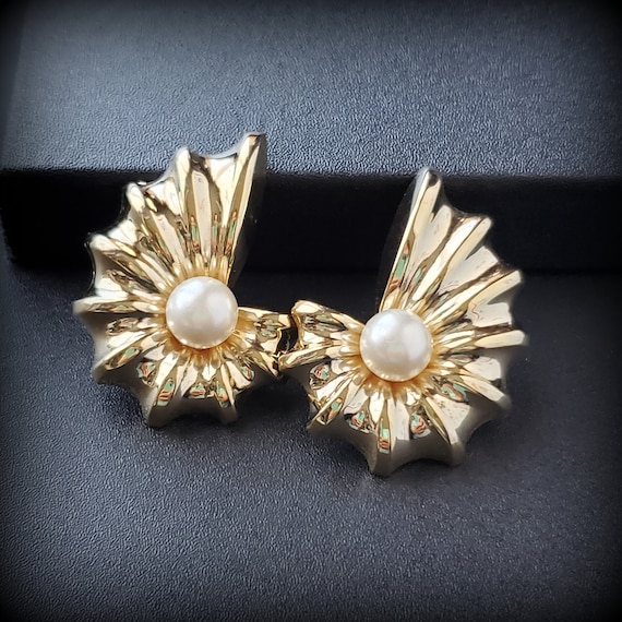 Vintage Extra large white pearl clip on earrings,… - image 1