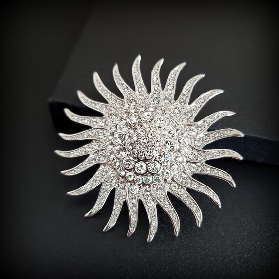 Jbk brooch deals