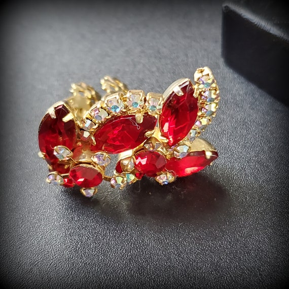 Vintage red rhinestone clip on earrings, gold ton… - image 2