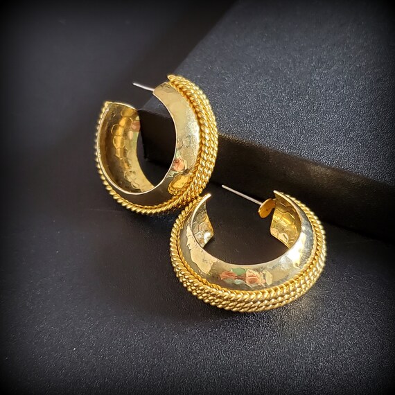Vintage gold hoop earrings,  huggie earrings 1 in… - image 1