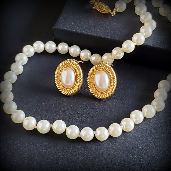 Vintage Sarah Coventry oval pearl clip on earring… - image 3