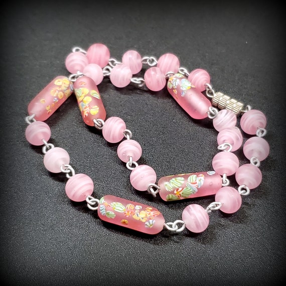 Vintage  bubblegum pink beaded necklace, pink lam… - image 1