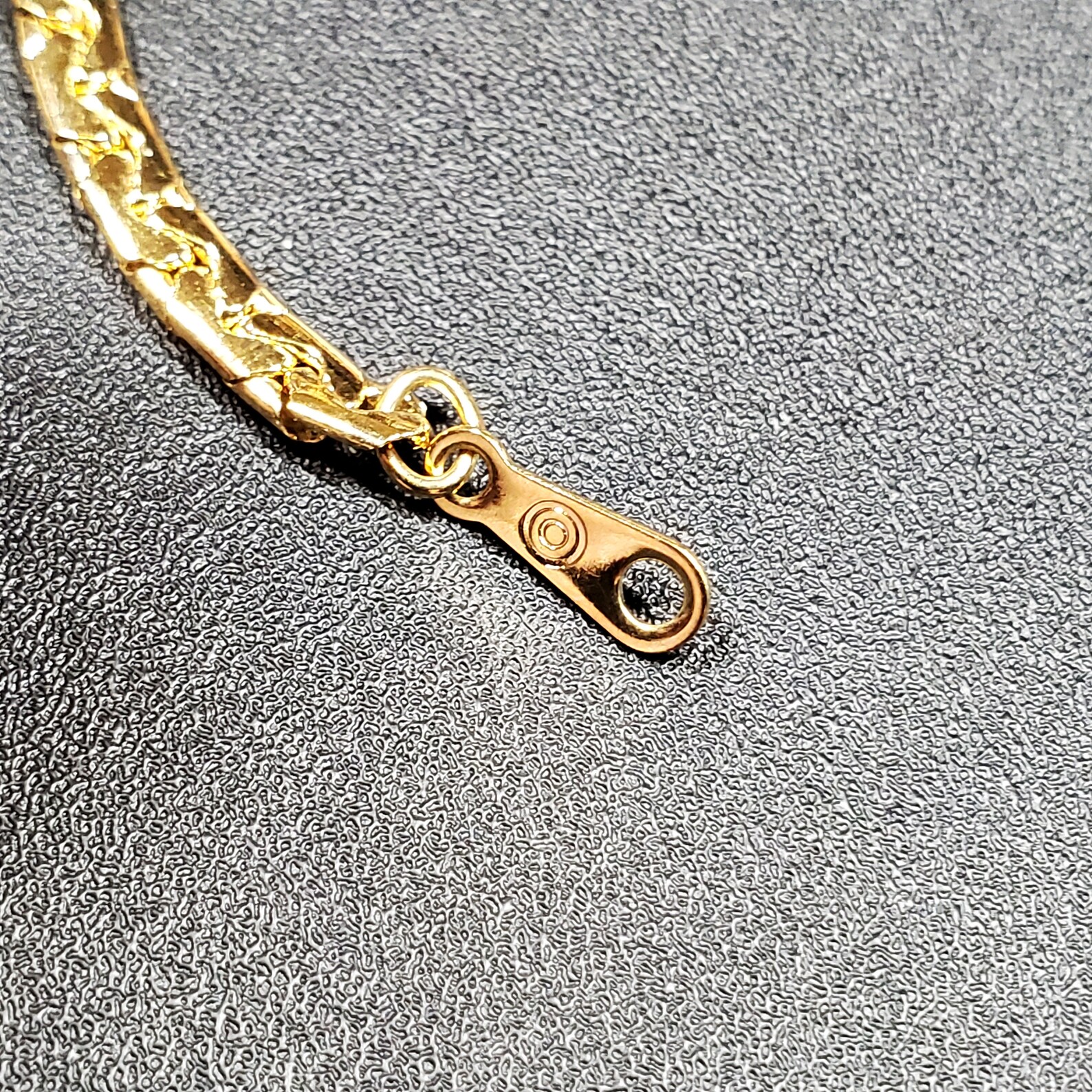 Collier Serpentin Doré Avon Avec Boucles D'oreilles Assorties - Neuf Avec étiquettes