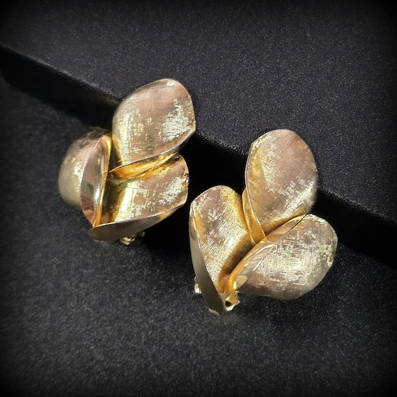 Vintage large gold clip on earrings, leaves  overs