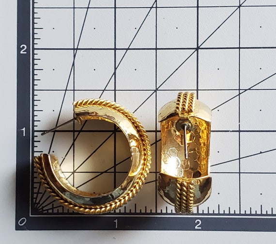 Vintage gold hoop earrings,  huggie earrings 1 in… - image 9