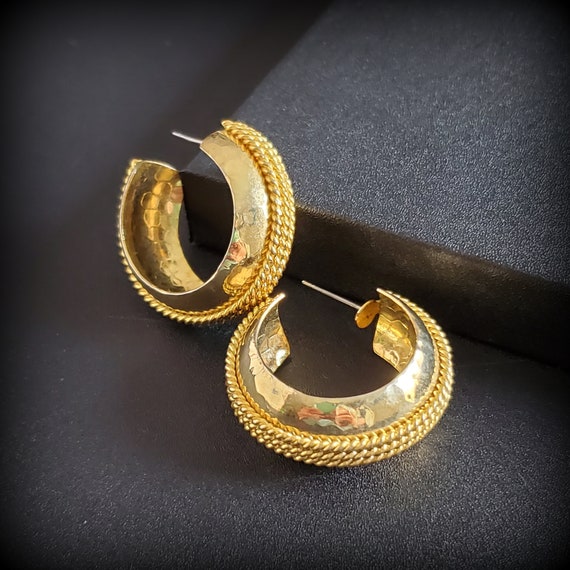 Vintage gold hoop earrings,  huggie earrings 1 in… - image 3