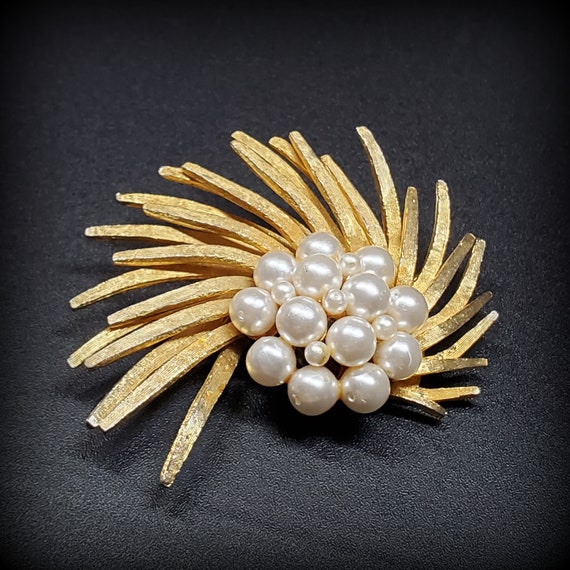 Vintage BSK big bold brooch, avant garde pearl br… - image 4