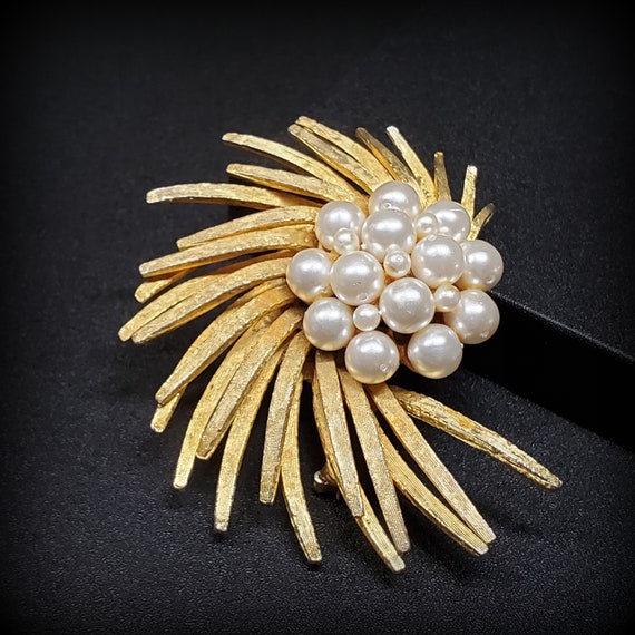 Vintage BSK big bold brooch, avant garde pearl br… - image 8