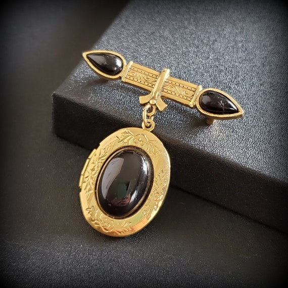 Vintage 1928 locket brooch, gold oval locket broo… - image 7