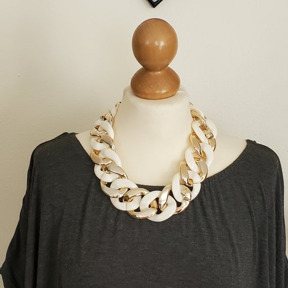 Vintage White and Gold chunky chain necklace,  br… - image 10