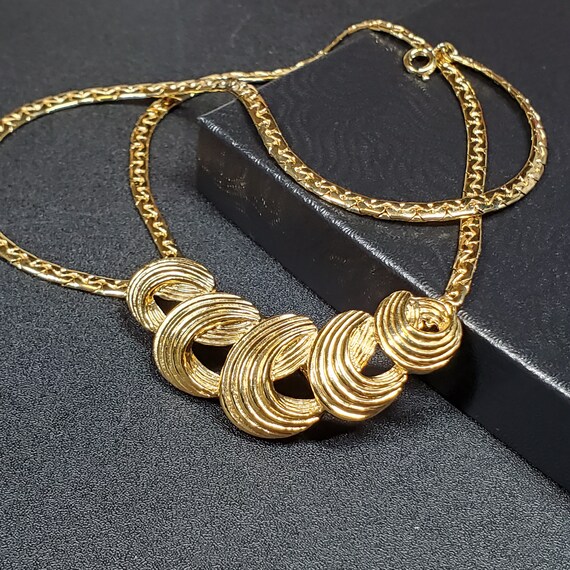 Vintage Avon gold choker necklace - image 3