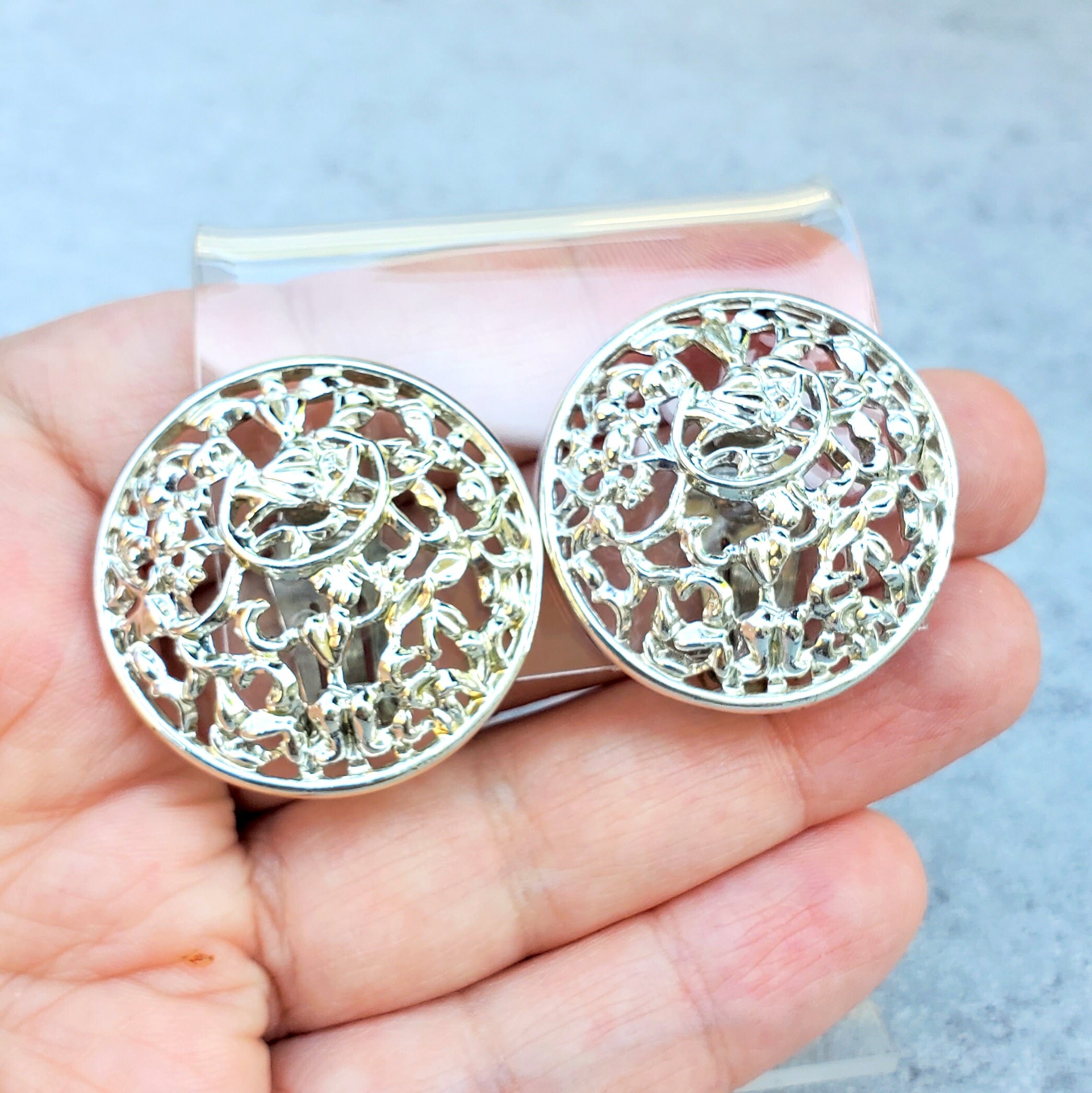 Vintage-Style Large Knot Clip-On Earrings – 34mm Silver Tone, No Piercing Needed