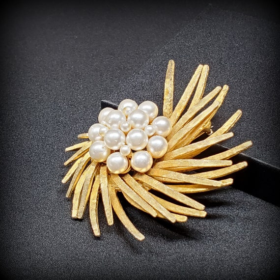 Vintage BSK big bold brooch, avant garde pearl br… - image 2