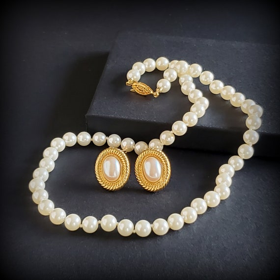 Vintage Sarah Coventry oval pearl clip on earring… - image 4