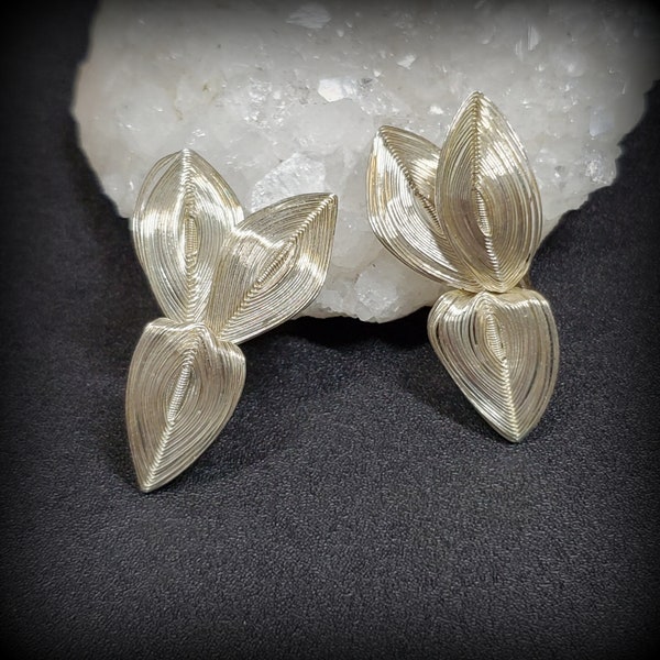 Vintage large leaf earrings, filigree spun wire German ganutelle typ, silver clip on earrings