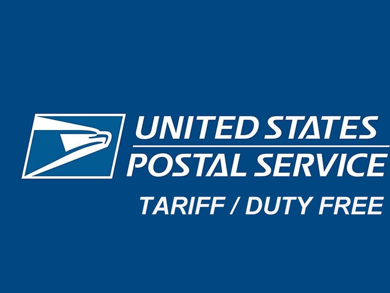 Puede incluir: El logotipo del Servicio Postal de los Estados Unidos sobre un fondo azul. El logotipo presenta una cabeza de &aacute;guila blanca dentro de un cuadrado azul, con las palabras "UNITED STATES POSTAL SERVICE" y "TARIFF / DUTY FREE" en blanco.