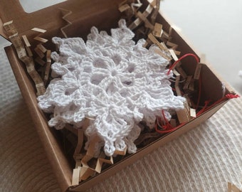 WHITE SNOWFLAKE / Christmastree decorations / packaging decoration / crocheting snowflake/ Christmas gift /Small gift for Christmas