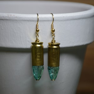 Örhängen i blått glas med kulskal | Örhängen i 9 mm kula | Örhängen i blått glas med kulskal | Örhängen i mässing | Örhängen i blått och guld