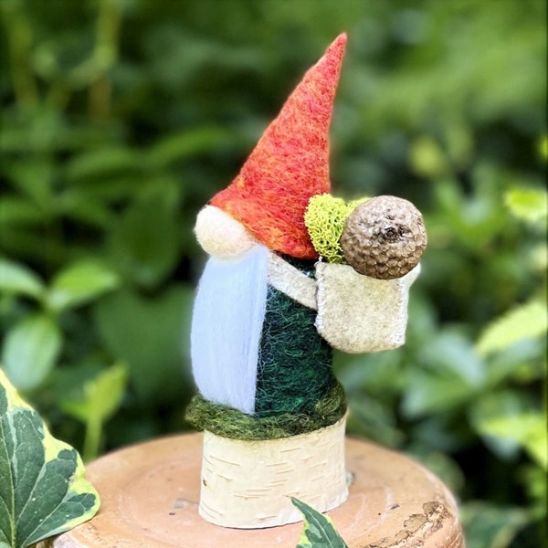 Backpack Gnome, felted miniature, Tiny Gnome, needle-felted gnome, felted tomte, felted acorn, felt nisse, tiny tomte, unique gift idea