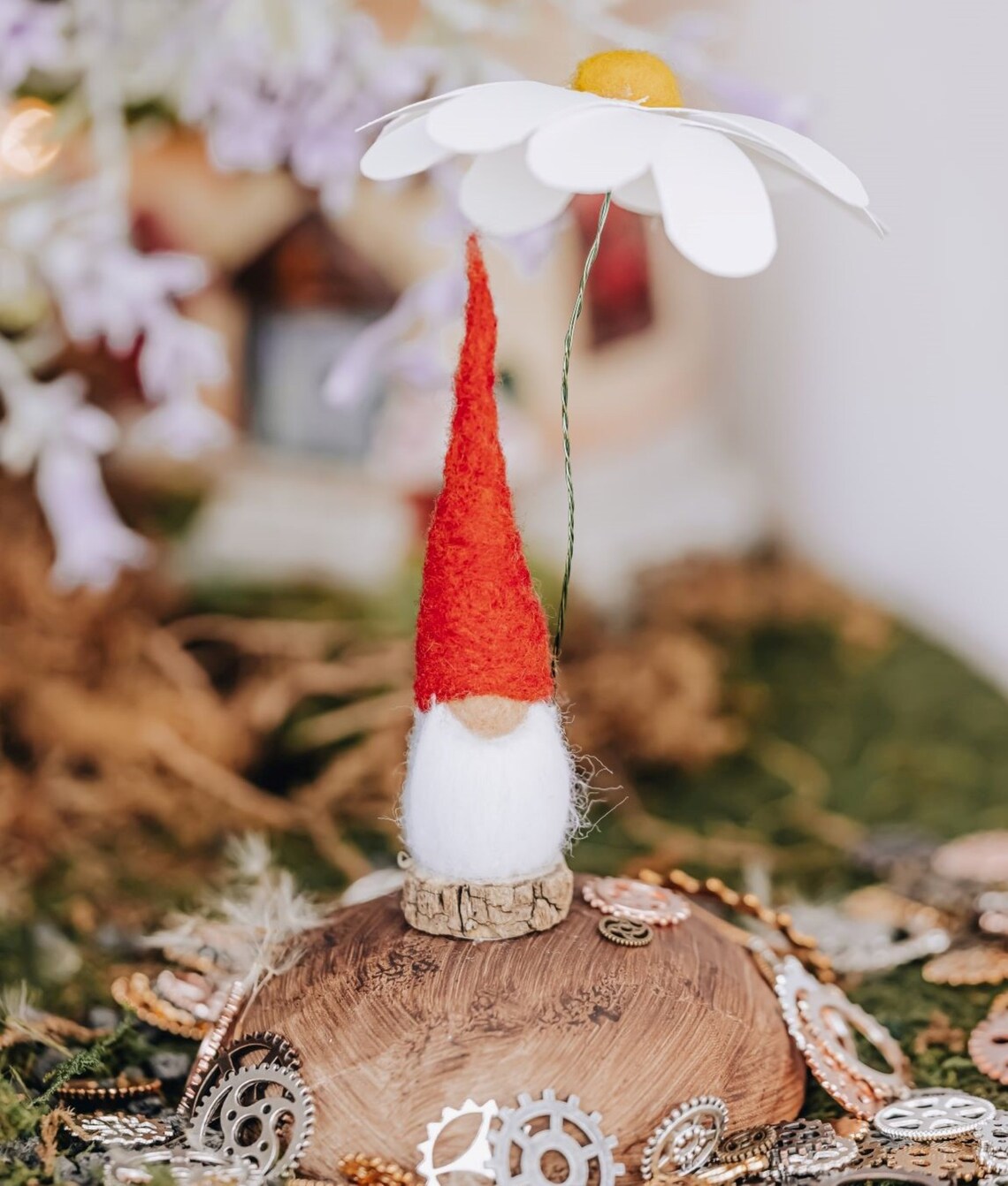 Felted Gnome sosteniendo margarita gnomo de jardín tomte de | Etsy