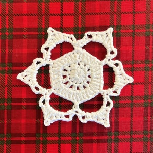 Sisterhood Snowflake Crochet Pattern image 1