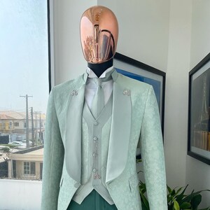 Traje verde pistacho hombre store