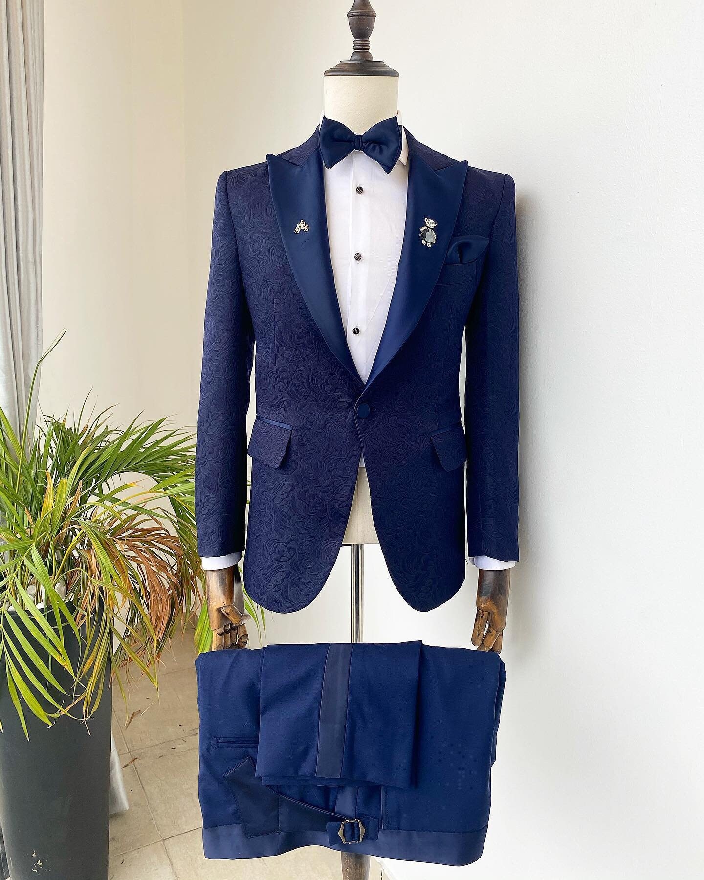 Midnight blue peak lapel deals tuxedo