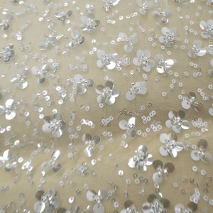 silber weißer 3D Perlen Spitzenstoff Massenware, Perlen Pailletten bestickter Tüll Spitzenstoff, Brautspitze Hochzeit Accessoires