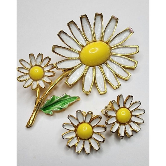 Weiss Daisy Brooch Matching Earrings Set Designer 